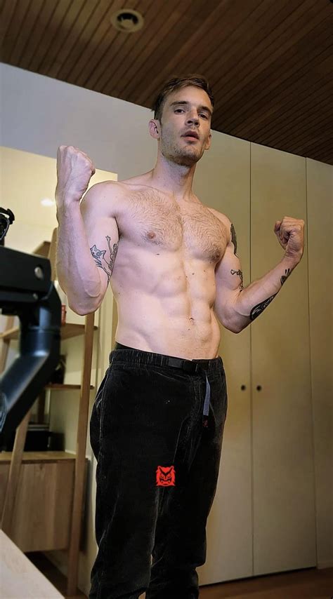 Mga video ng pewdiepie shirtless.